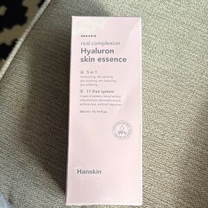 Hanskin Real Complexion Hyaluron Skin Essence - Soft Pink